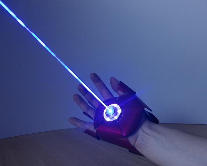 fan maakt Man laser handschoen – Geekly.nl