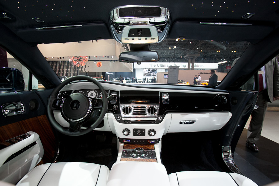 2014-Rolls-Royce-Wraith-Interior